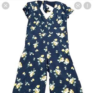 Abercrombie and Fitch size small Romper . Great for the summer days ..